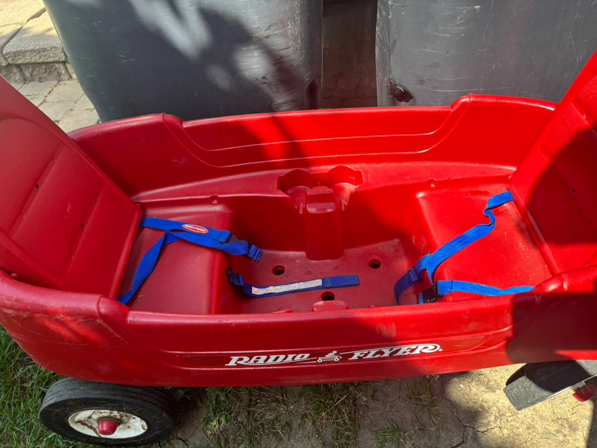 Radio Flyer Plastic Wagon - photo 3