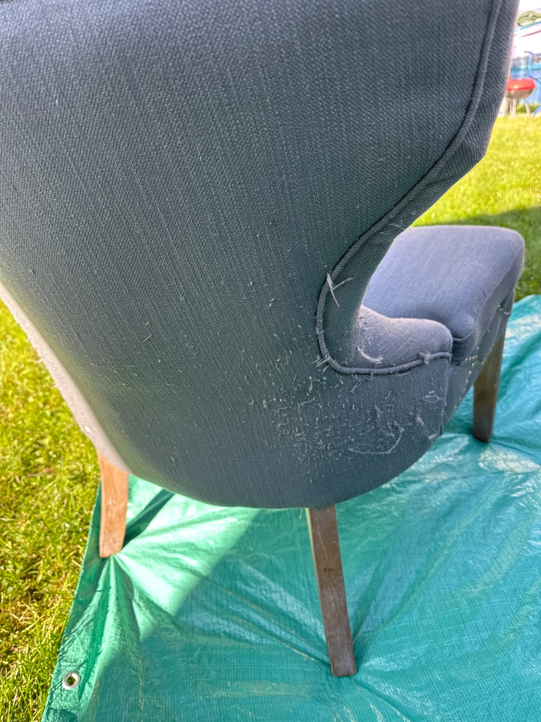 Grey tufted accent chair - photo 5