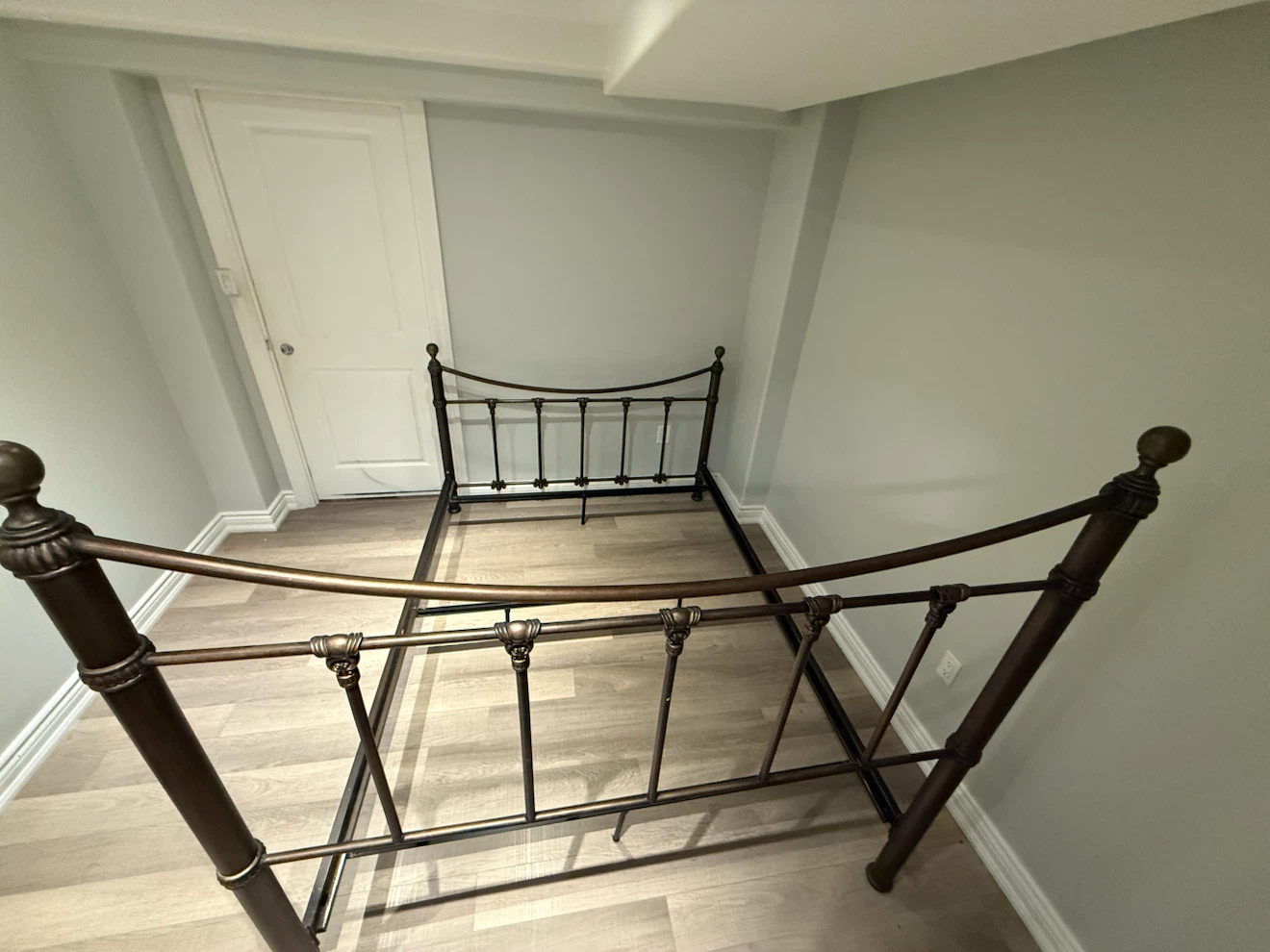 Vintage Style Bronze Metal queen Bed Frame from Bombay Company - photo 2