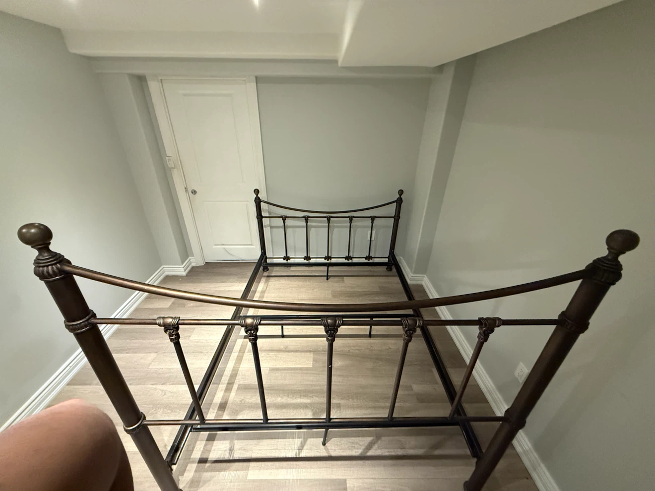 Vintage Style Bronze Metal queen Bed Frame from Bombay Company - photo 3