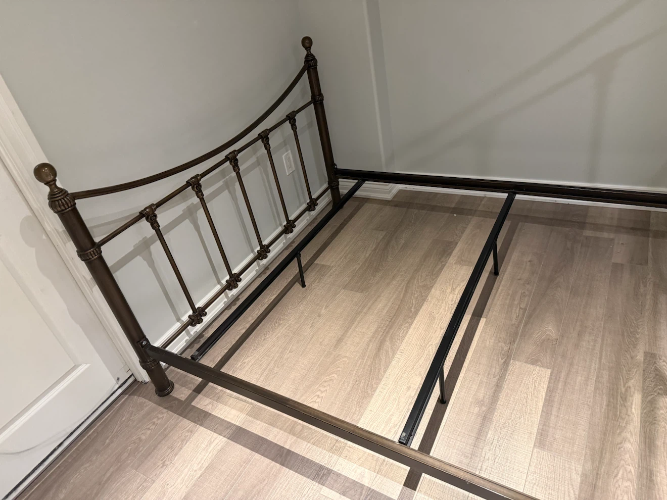 Vintage Style Bronze Metal queen Bed Frame from Bombay Company - photo 4