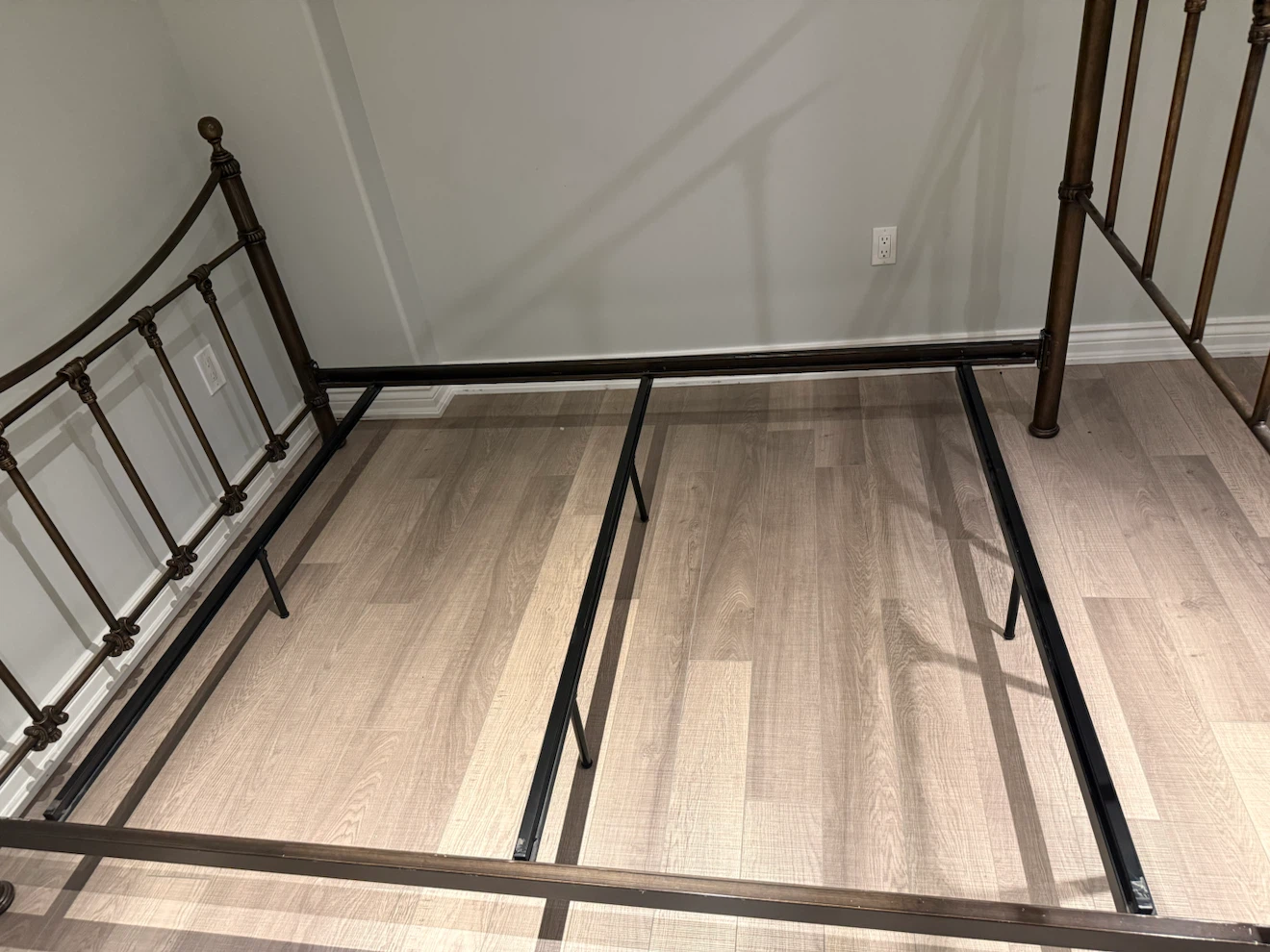 Vintage Style Bronze Metal queen Bed Frame from Bombay Company - photo 5