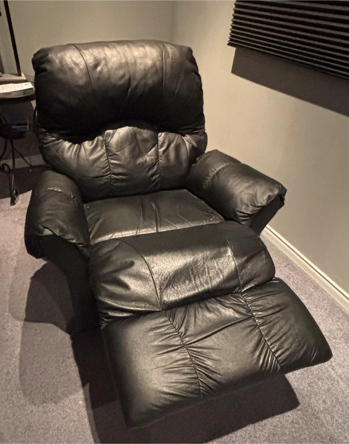 Black leather recliner armchair - photo 2
