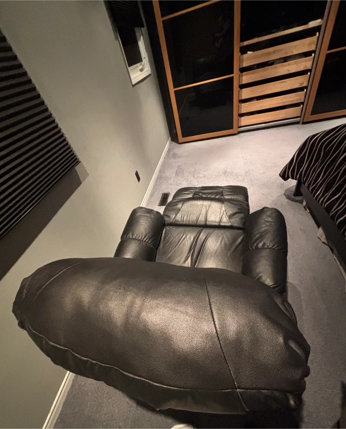 Black leather recliner armchair - photo 4