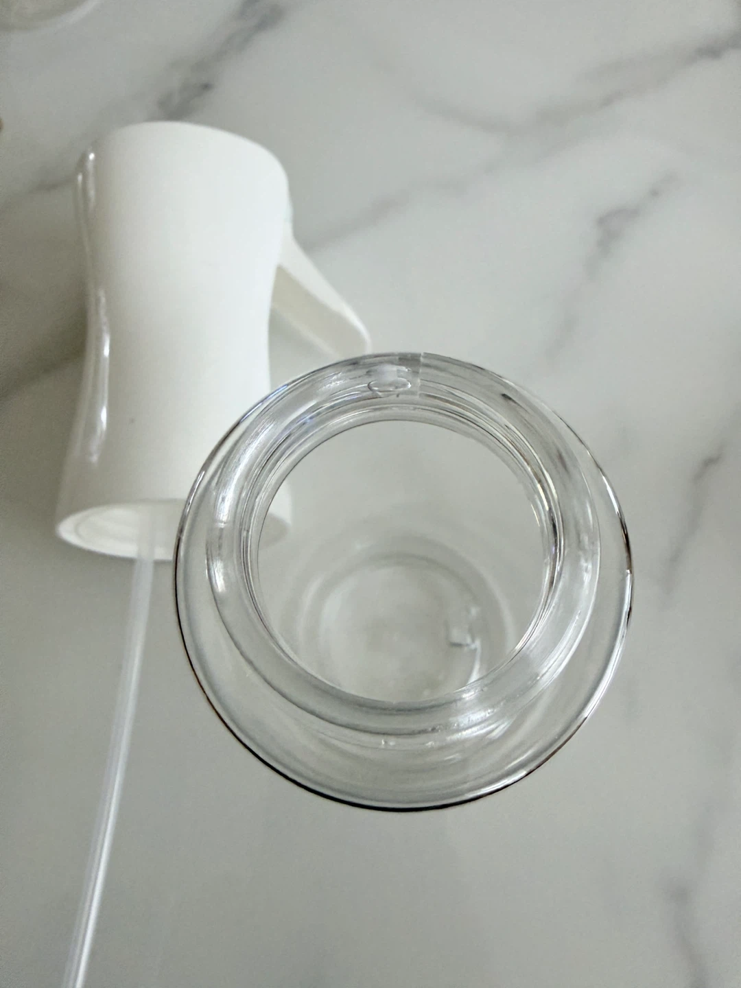 Clear and white fine mist spray bottle - photo 3
