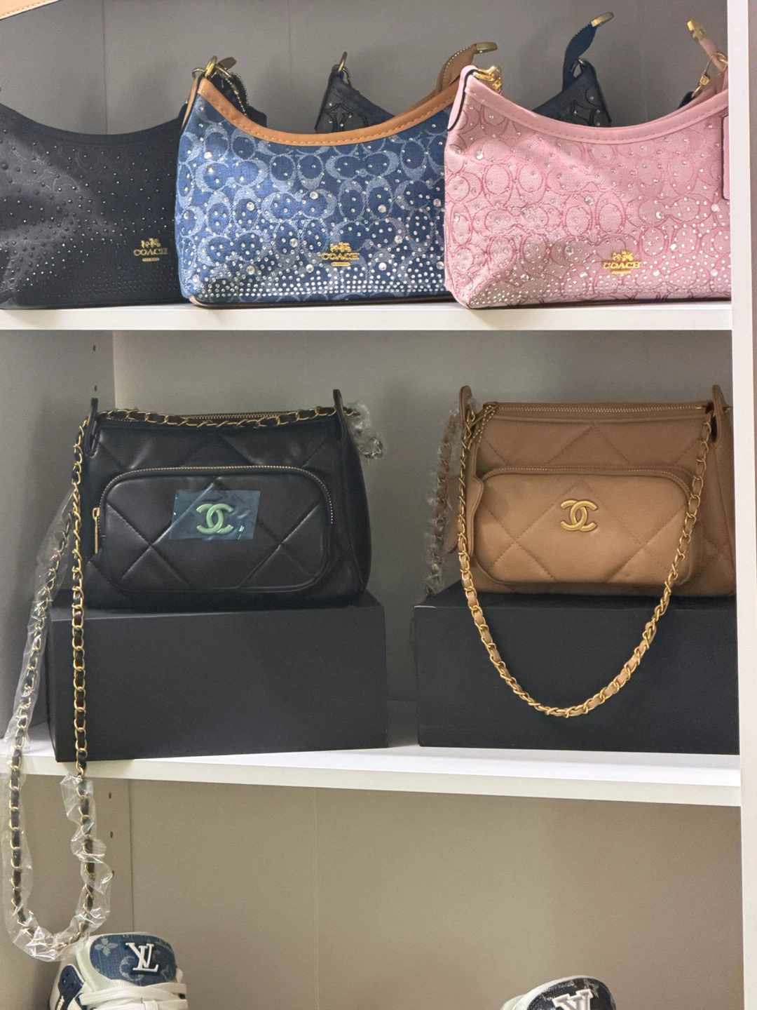 Assorted Designer Style Handbags - photo 3