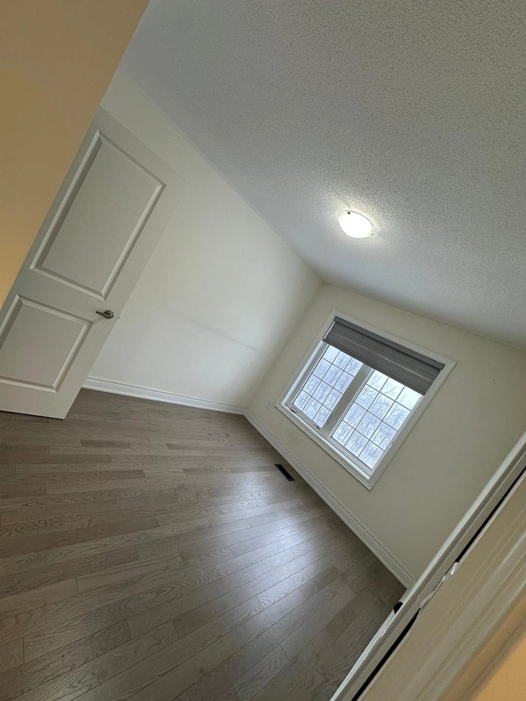 Private Room for Rent – Markham Rd & Steeles Ave E - photo 2