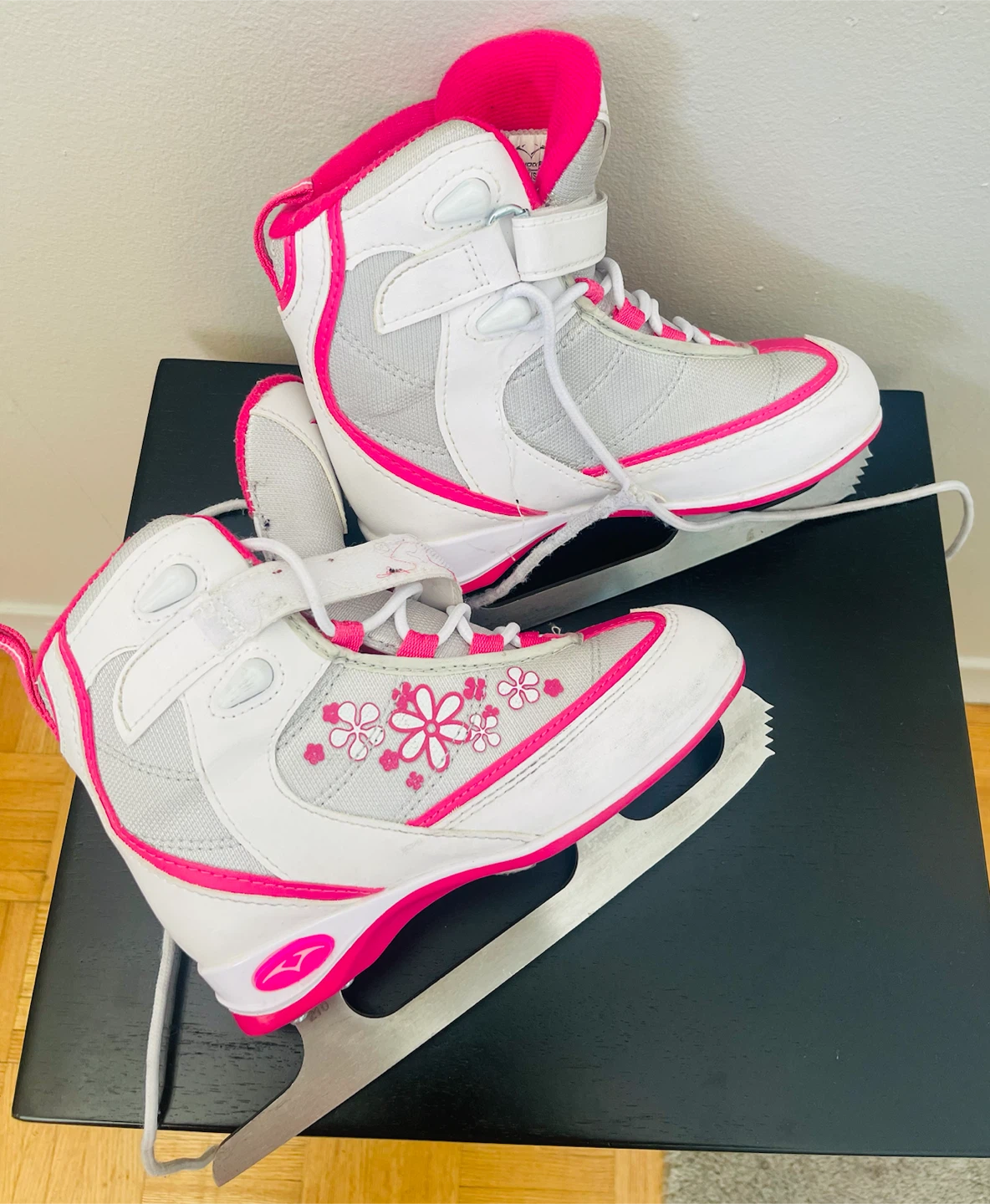 Vic Kids Ice Skates Size J2
