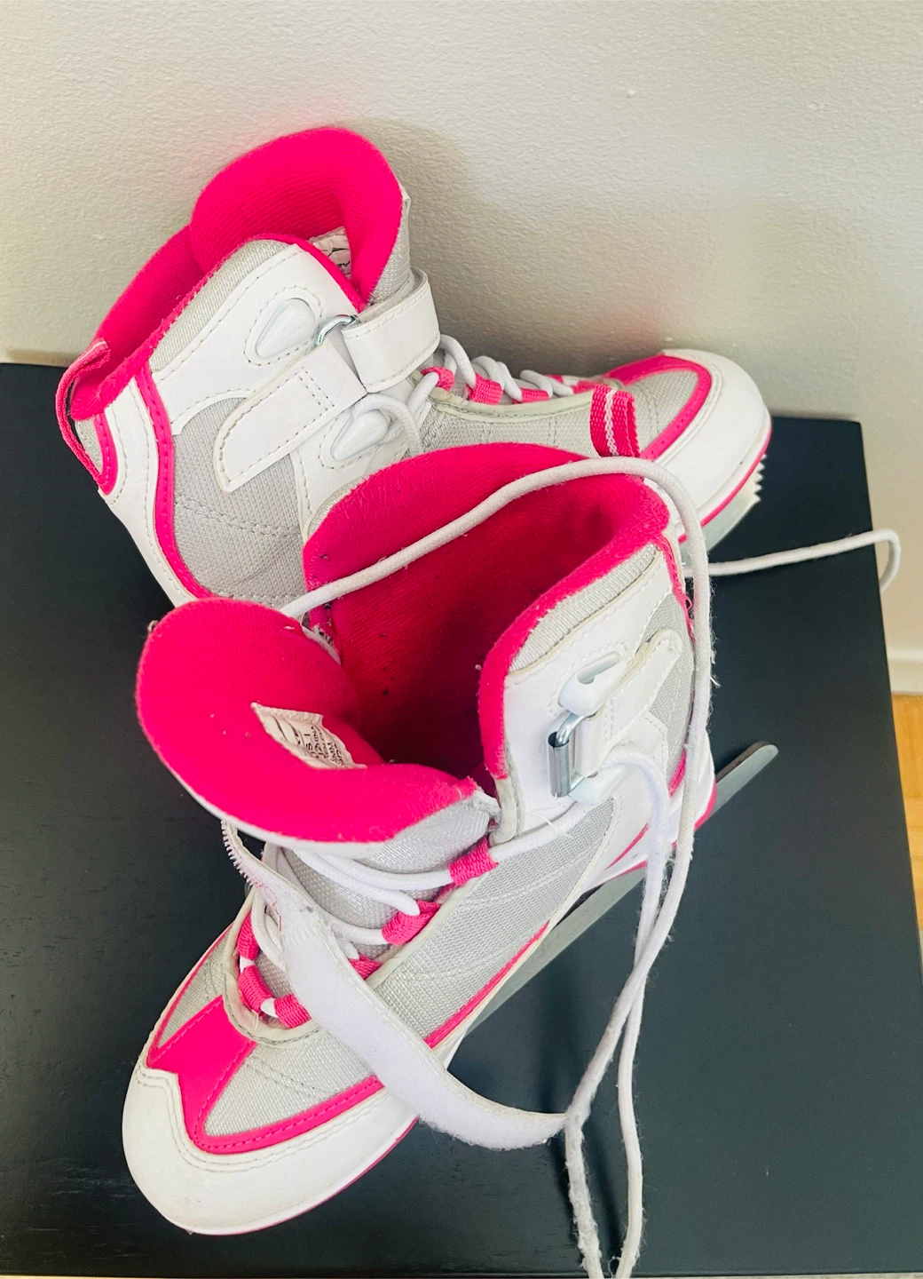 Vic Kids Ice Skates Size J2 - photo 2