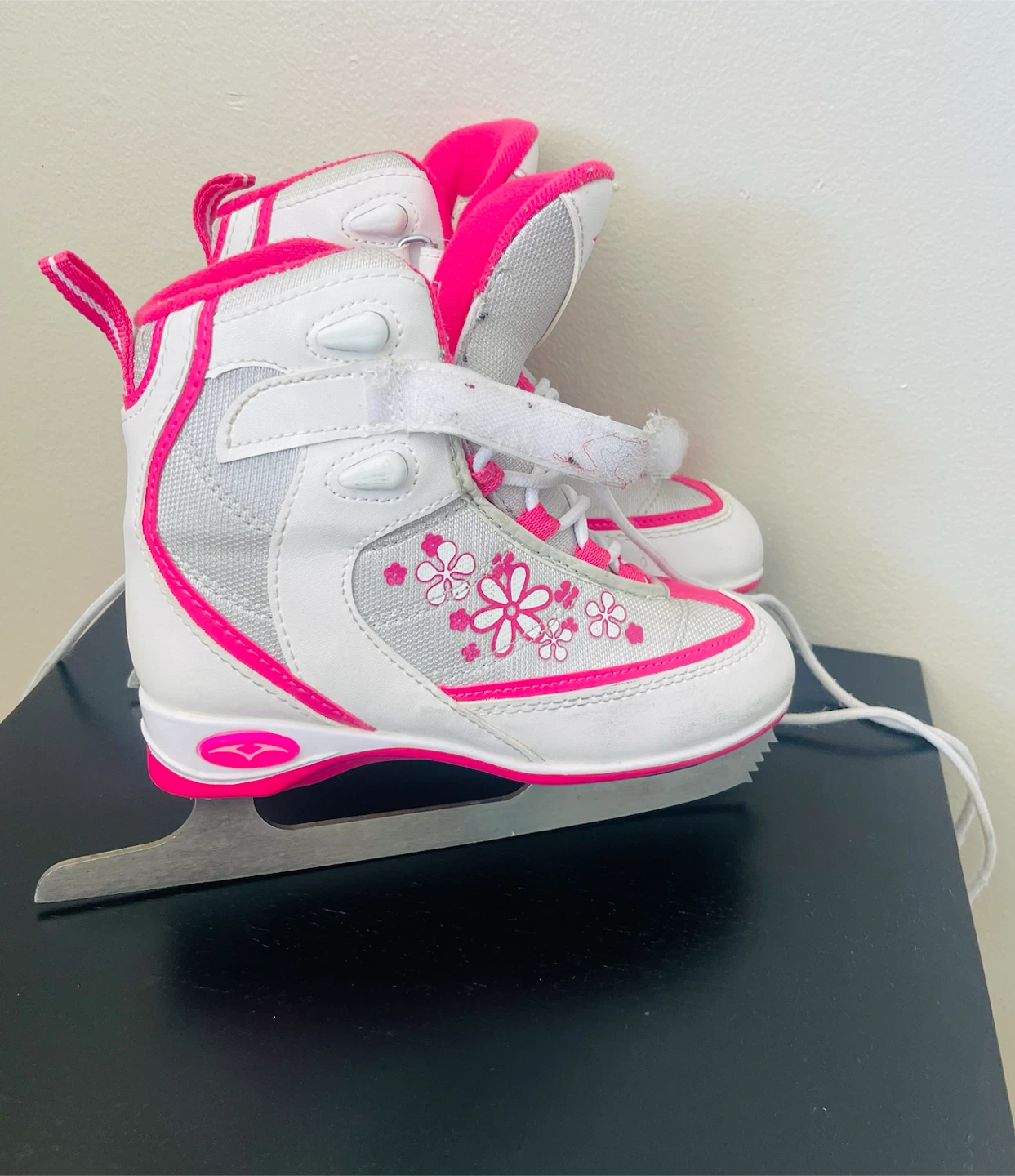 Vic Kids Ice Skates Size J2 - photo 3