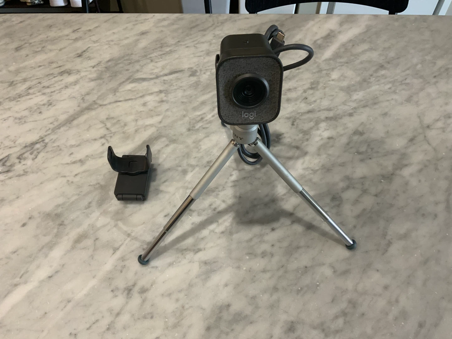 Logitech StreamCam with Tripod and Mount