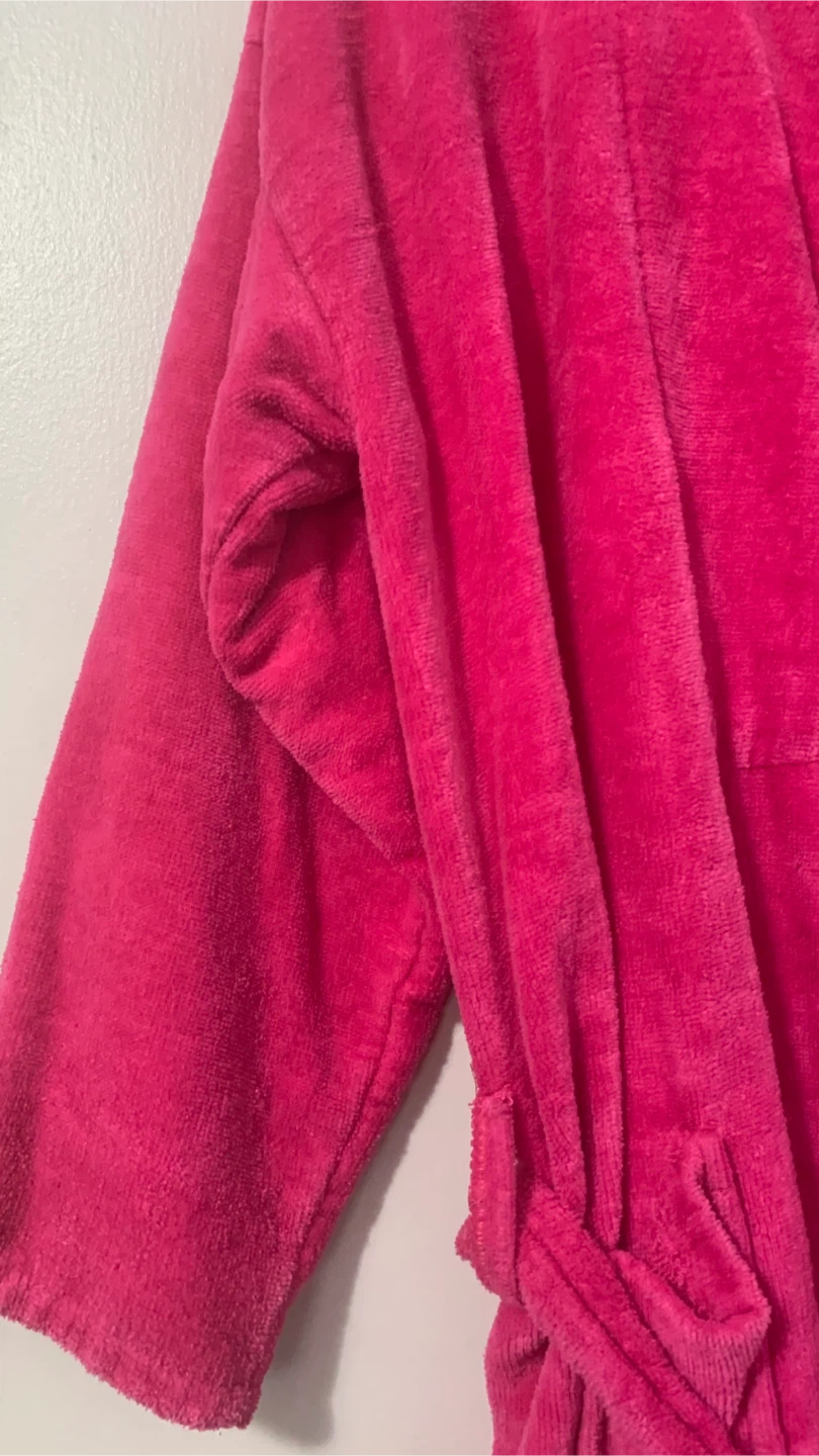 Bright pink terry cloth bathrobe - photo 3
