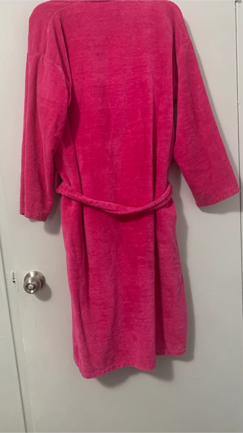 Bright pink terry cloth bathrobe - photo 5