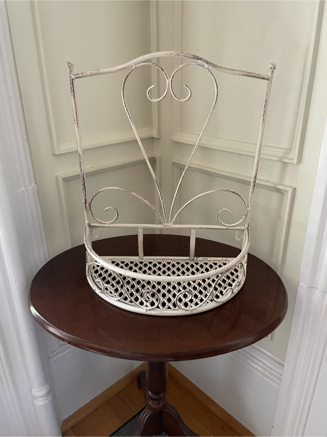 Vintage Style Cream Metal Wall Basket - photo 2