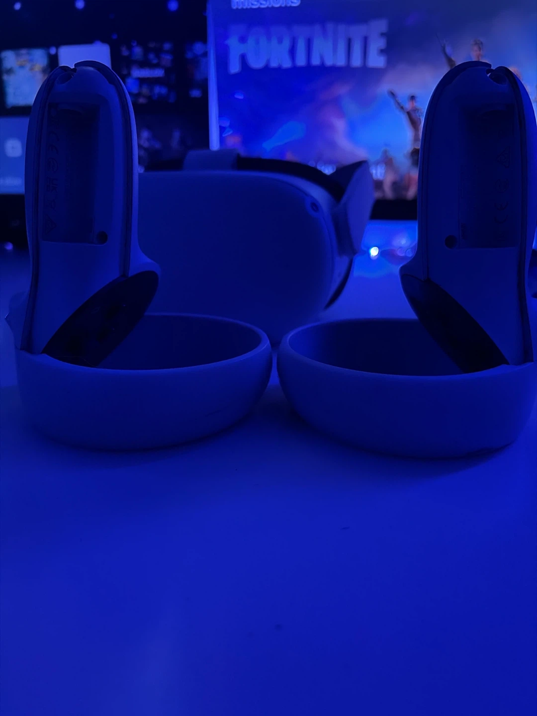 Meta Quest 2 VR Headset and Controllers - photo 3