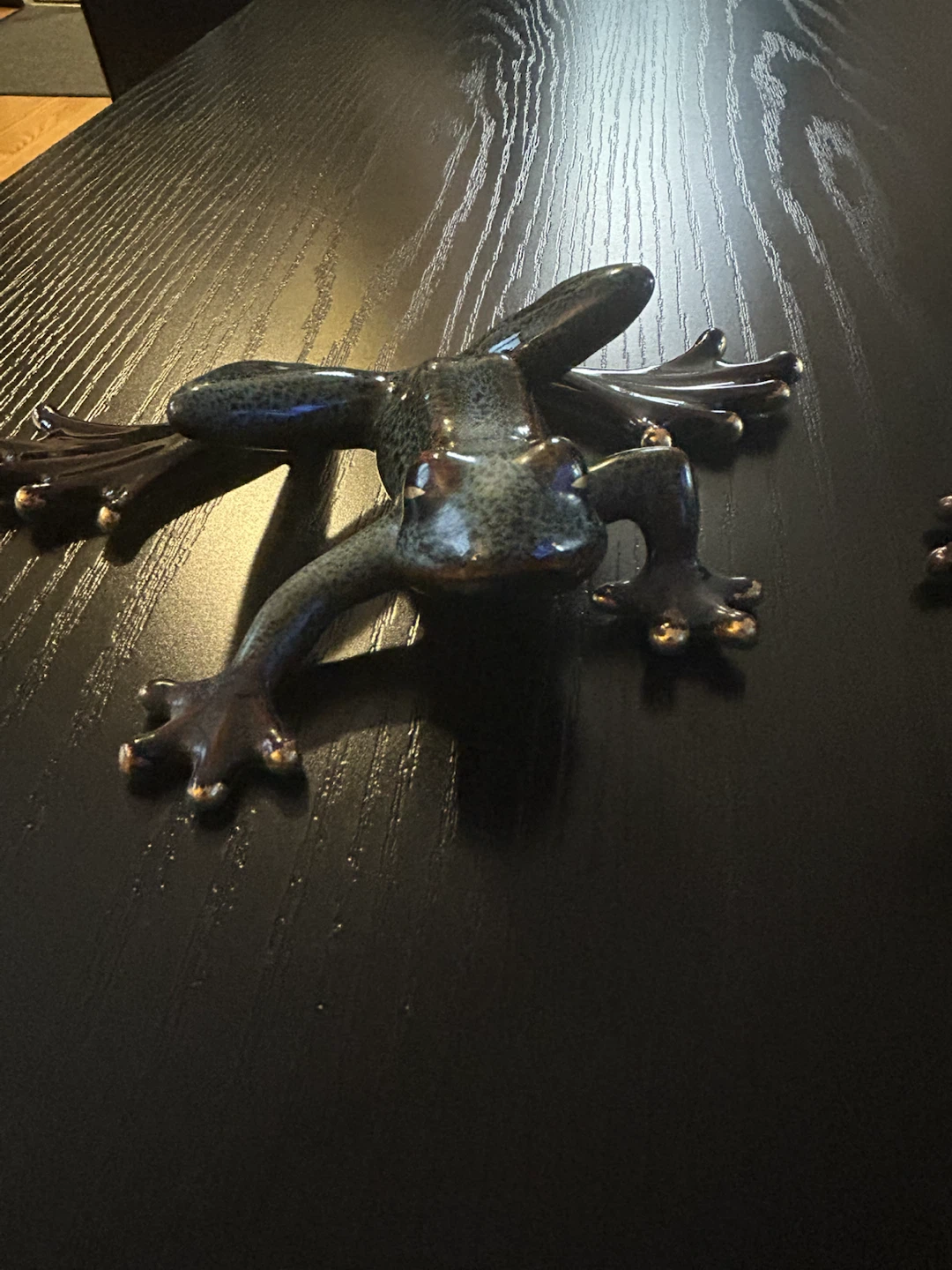 Set of two decorative ceramic frog figures - photo 2