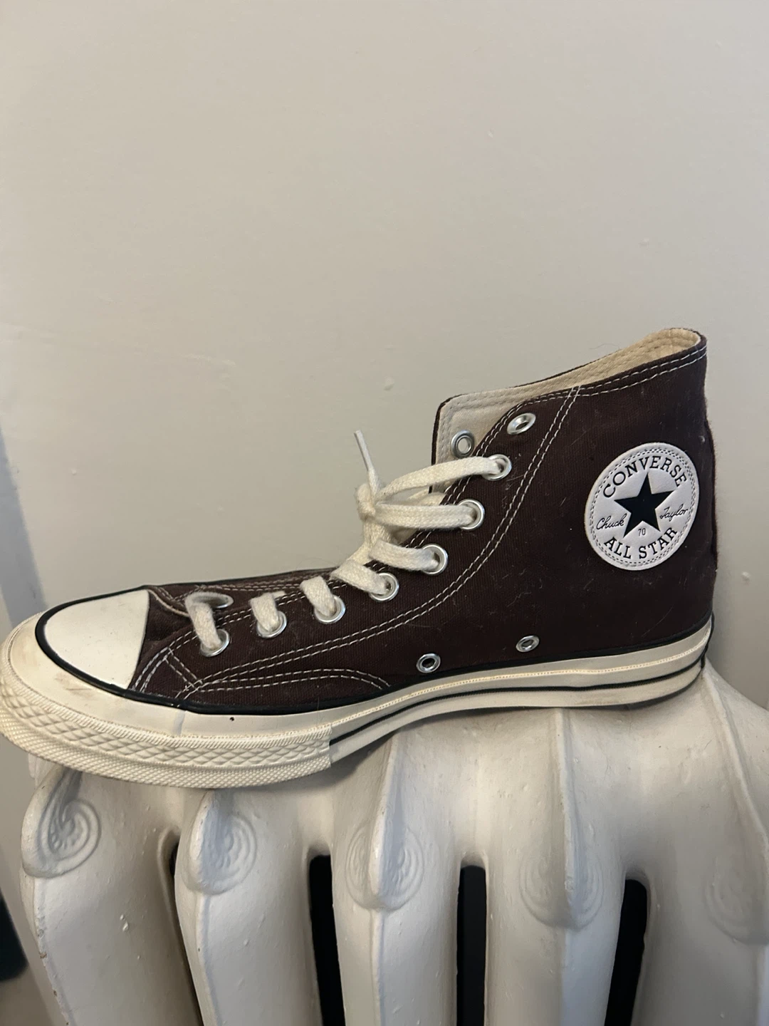 Brown converse size 8
