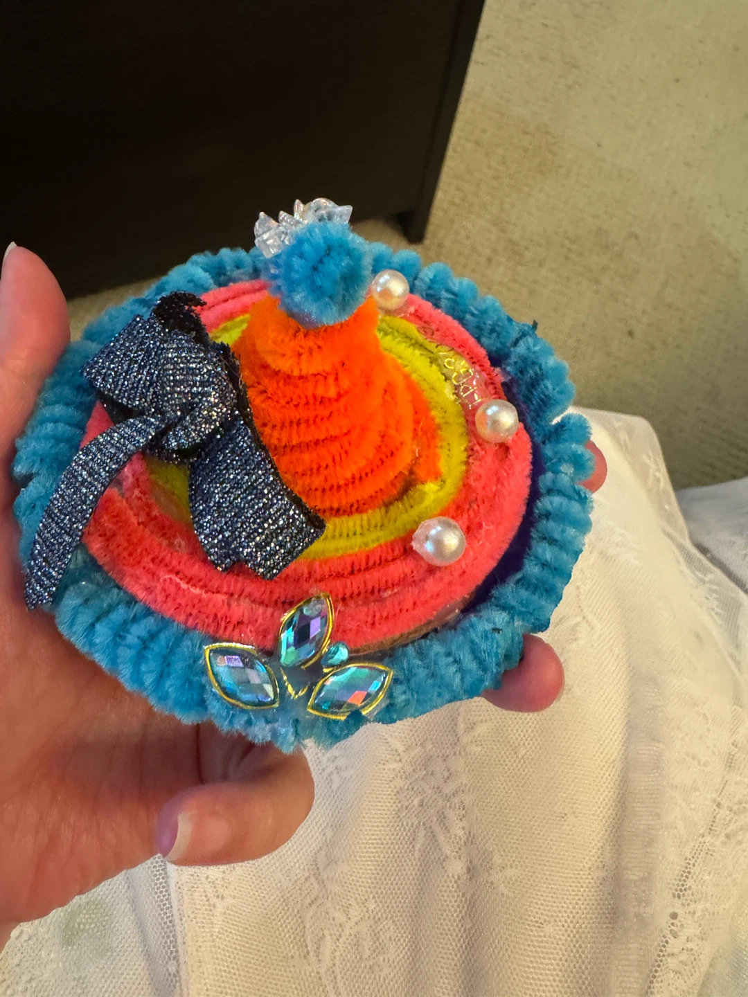 Handmade pipe cleaner decorative mini hat - photo 3