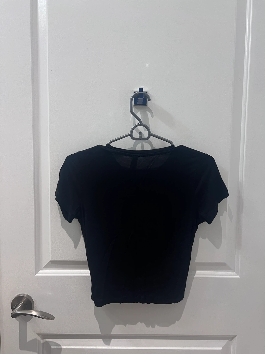 Black short sleeve twist-front top - photo 2