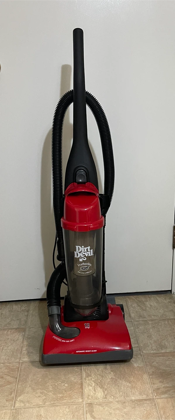 Dirt Devil Featherlite Bagless Upright Vacuum Cleaner