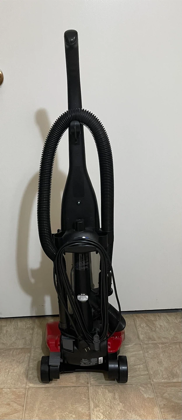 Dirt Devil Featherlite Bagless Upright Vacuum Cleaner - photo 2