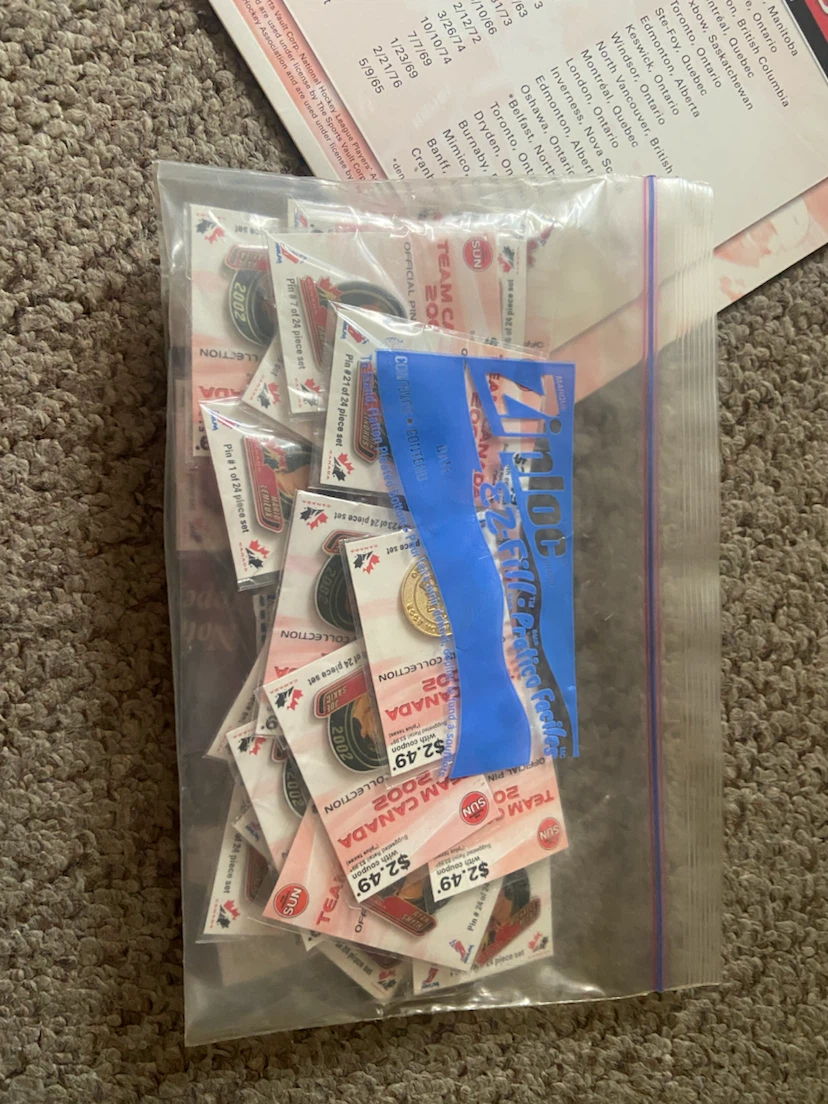 Team Canada 2002 Official Pin Collection - photo 3