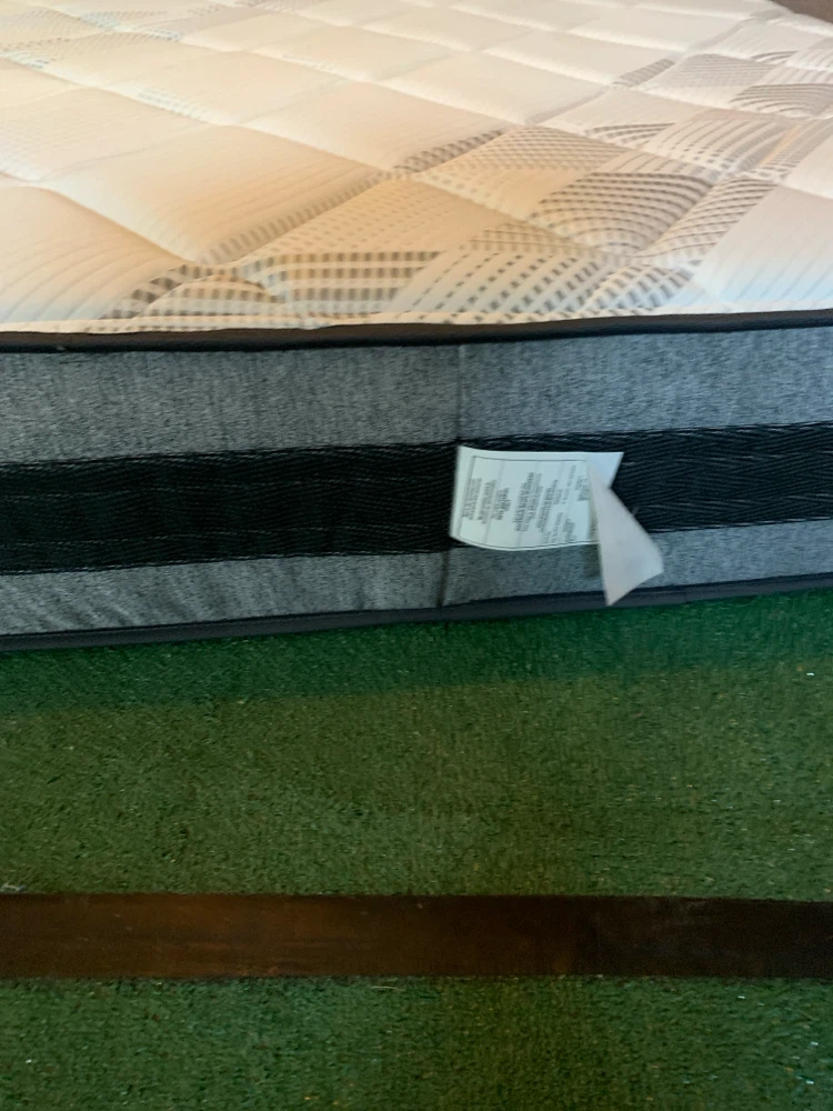 Serta Perfect Sleeper Elite Mattress with box spring. - photo 3