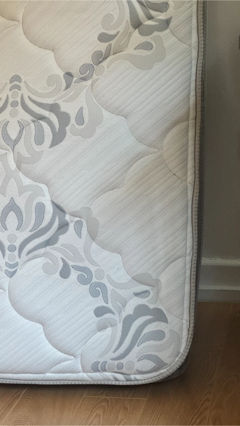 Beautyrest Silver Queen Mattress – Medium Firm – Fast Sale - photo 4