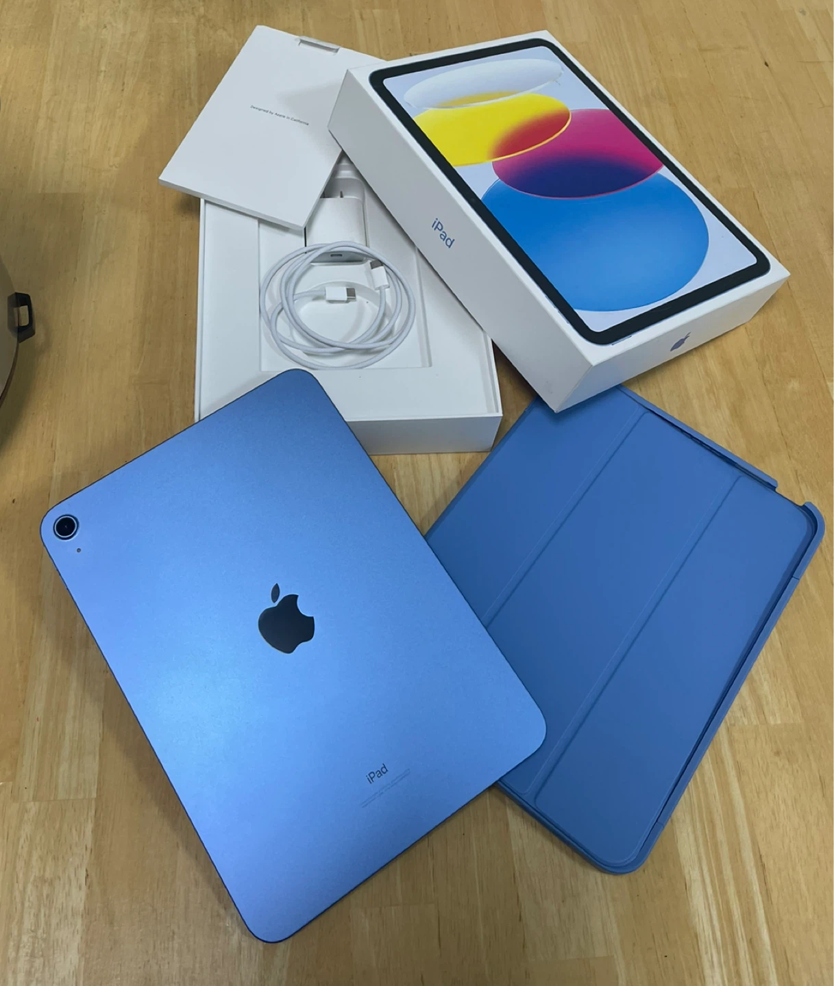 iPad 10th Generation 64GB With Box, Case and Charger