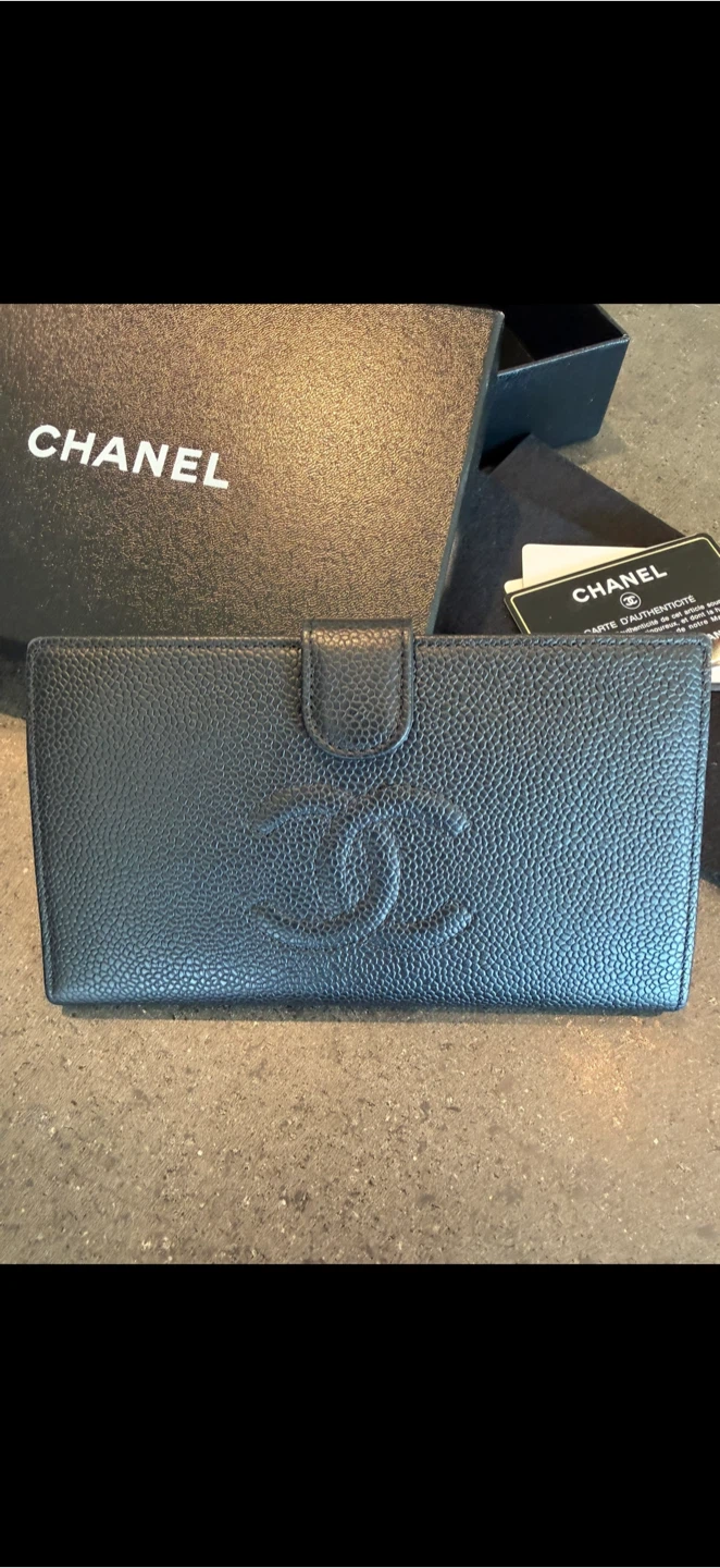 Chanel Black Caviar Leather Wallet - photo 3