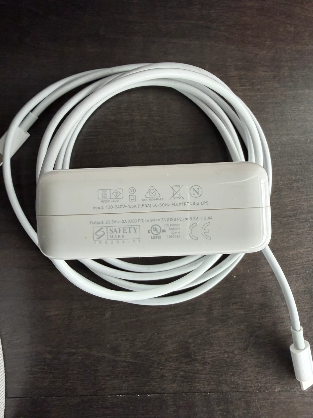 Apple 61W USB-C Power Adapter and Cable - photo 4