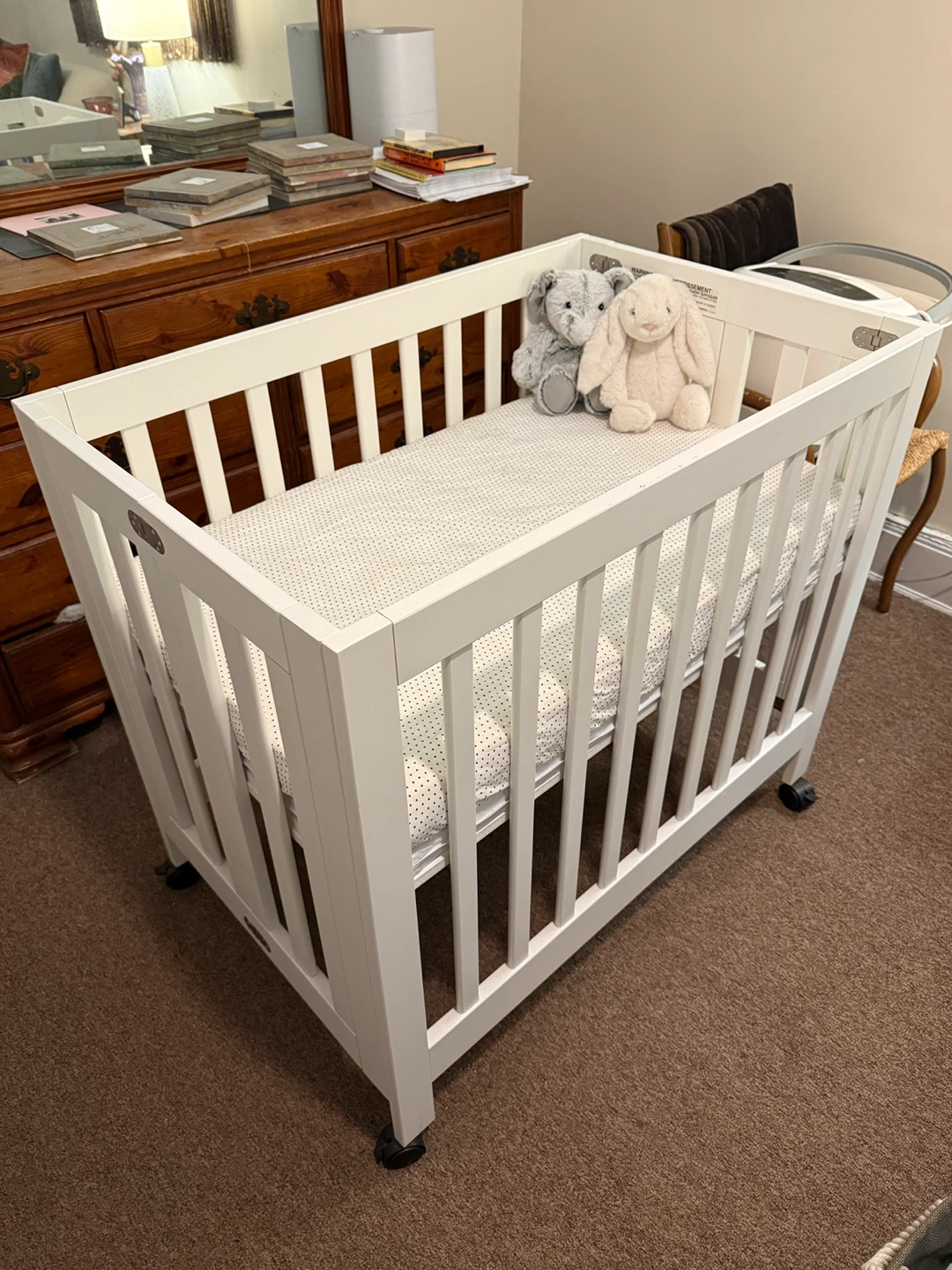 Babyletto Oragami Mini Crib White & 4 new fitted sheets