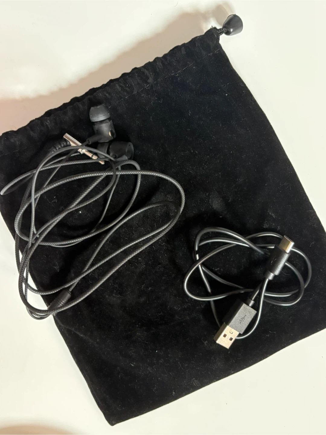 Portable CD Player with Wired Earphones - photo 4
