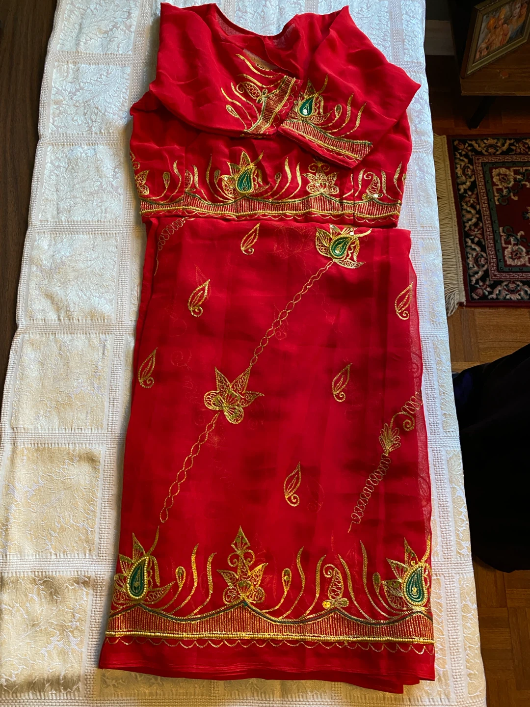 Saris (Indian outfits)