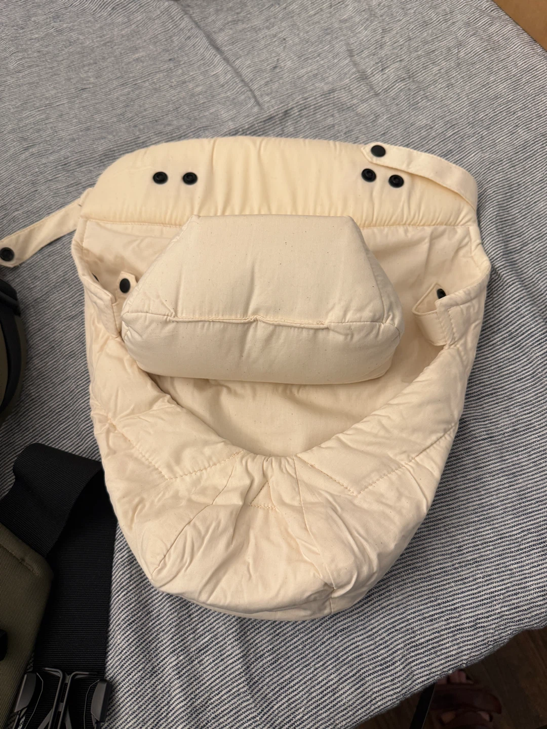 Ergobaby Omni Baby Carrier w/newborn insert - photo 3