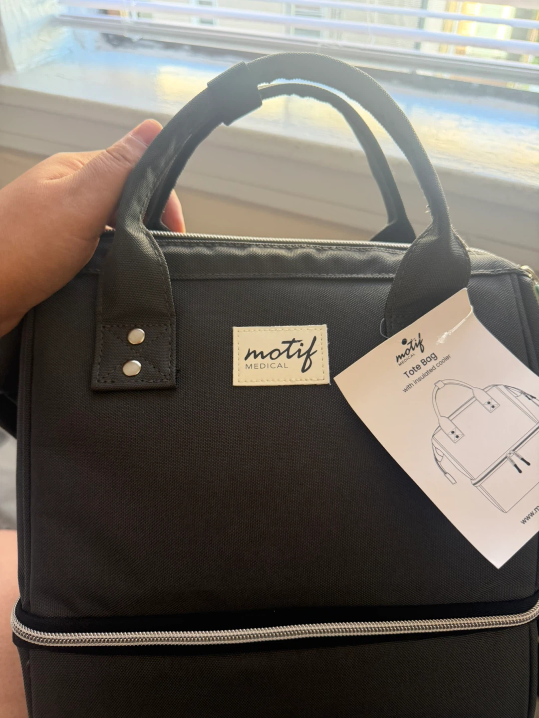 Motif Medical Roam Breast Pump with Insulated Tote Bag