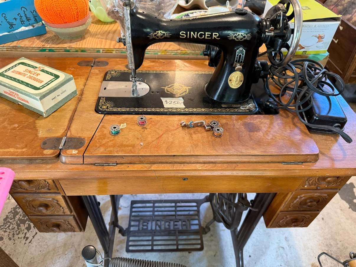 Vintage Singer Sewing Machine with Wooden Table