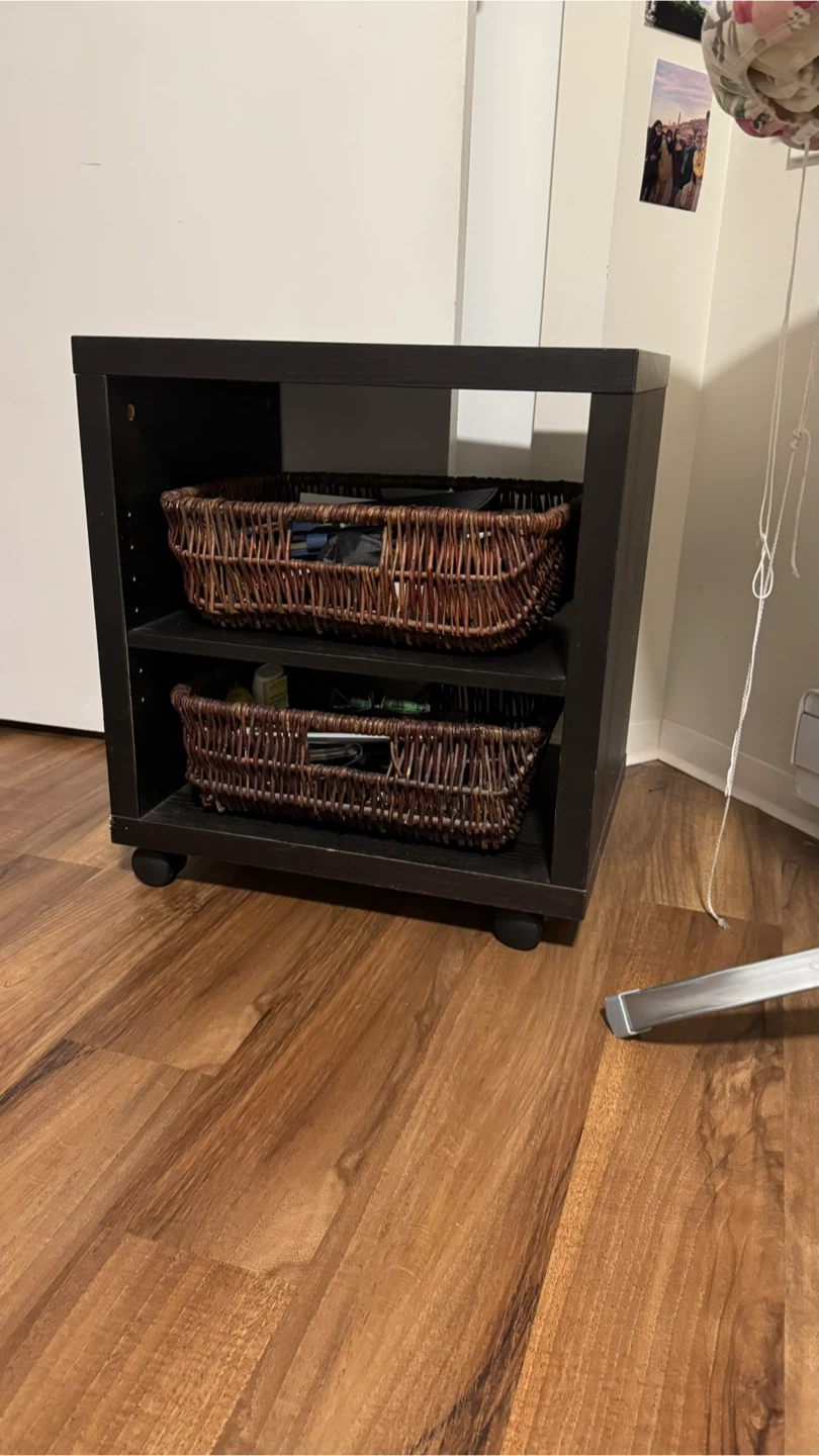 Ikea side table with two baskets - photo 2