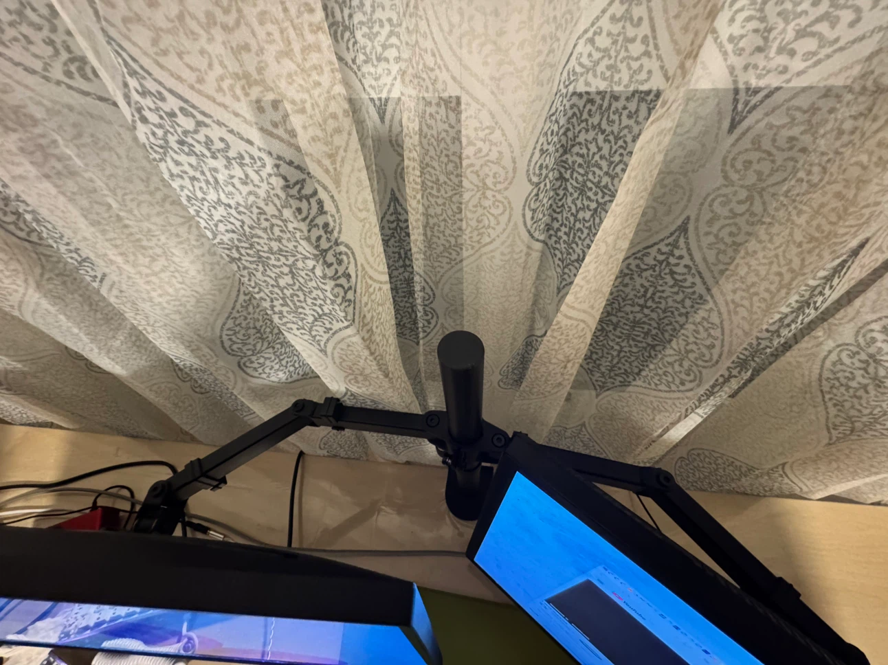 300 hz ips monitor+ 144 hz tn monitor comes with monitor stands - photo 4