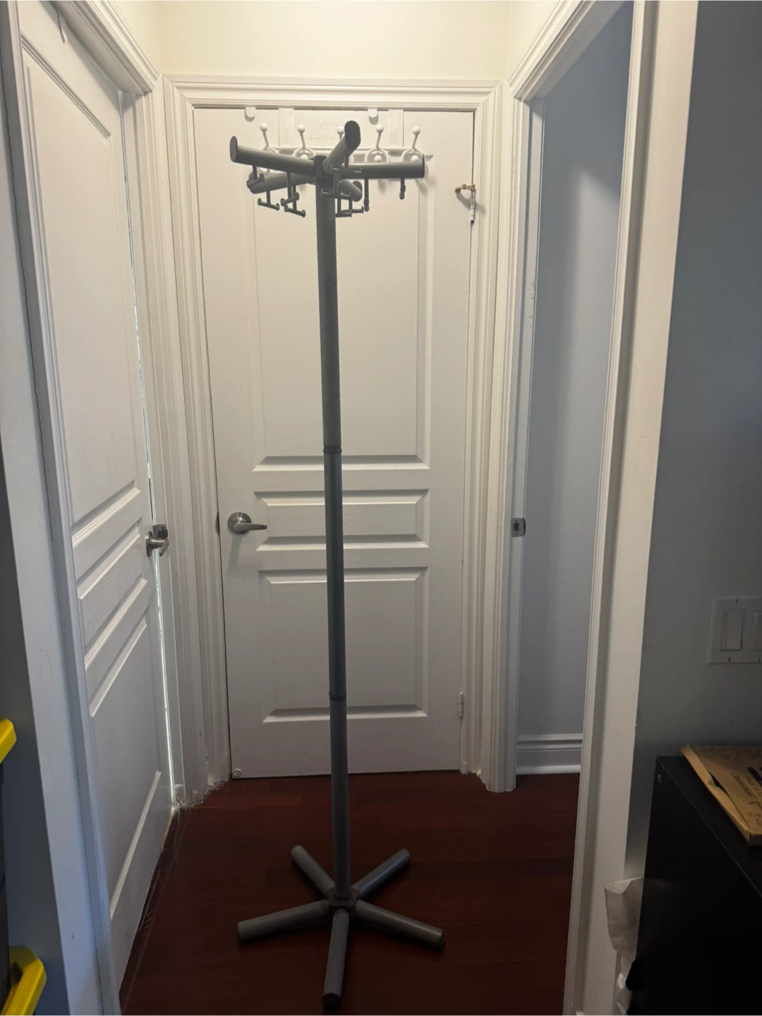Free-standing coat rack