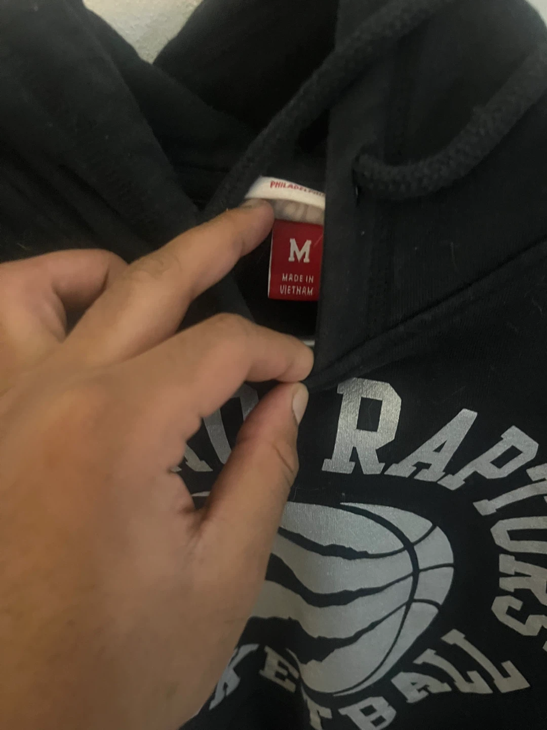 Mitchell & Ness Toronto Raptors Hoodie size m - photo 3
