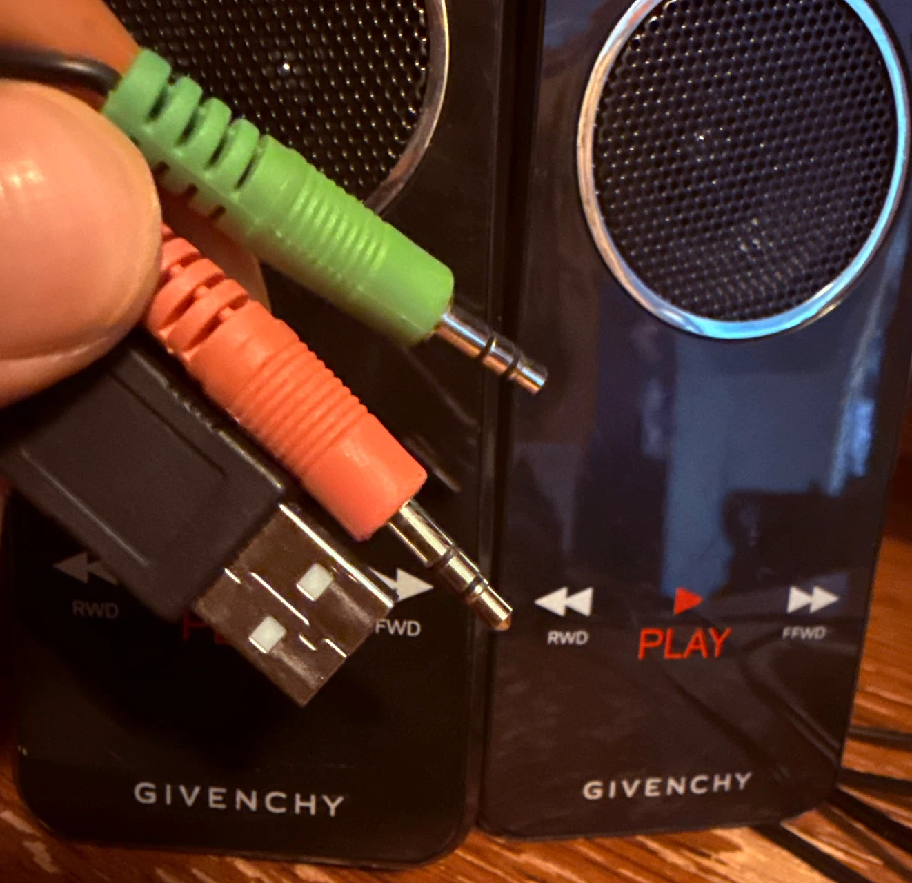 LIMITED EDITION • Authentic Designer GIVENCHY USB Speakers - photo 3