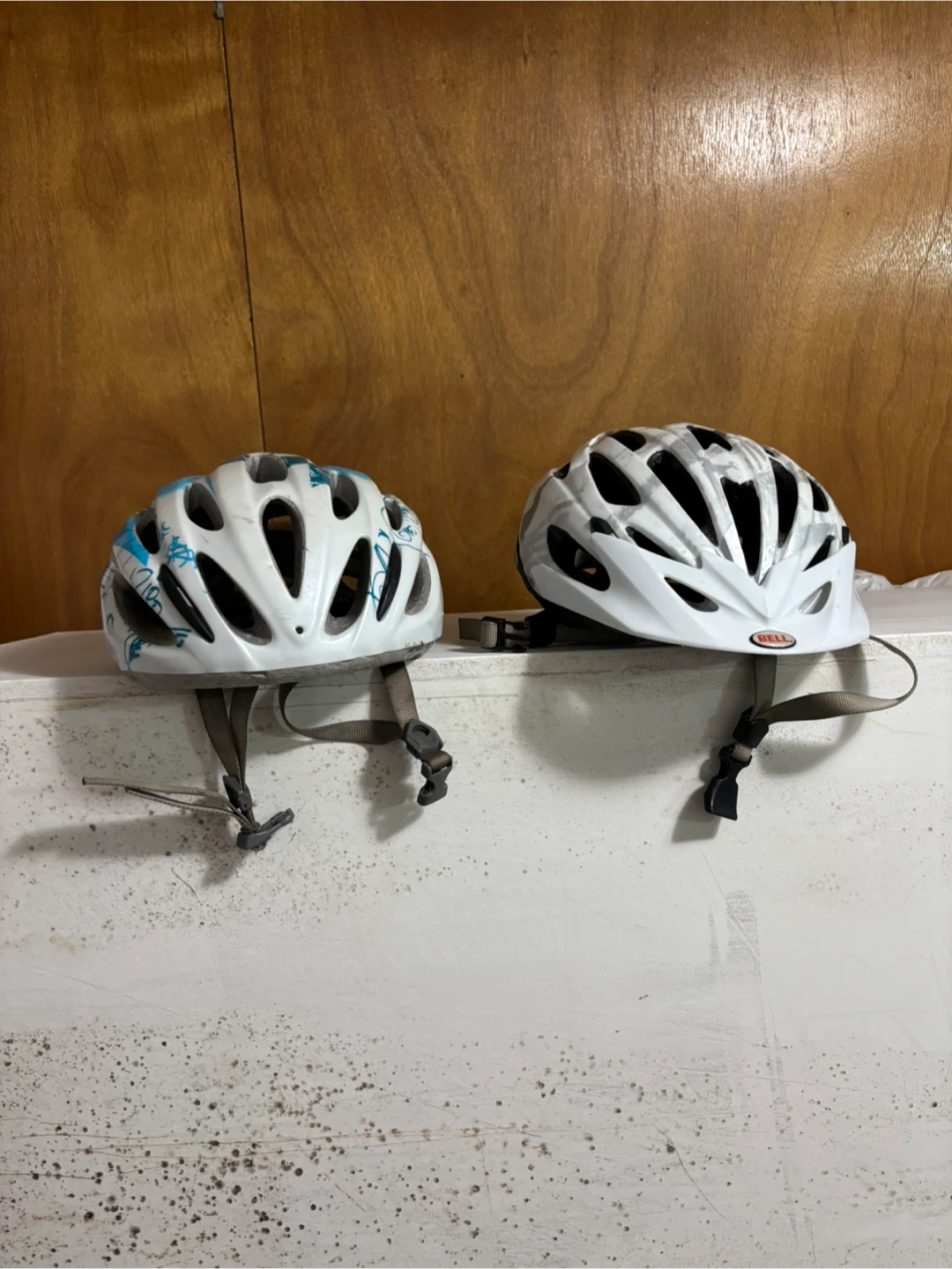 2x bicycle helmets