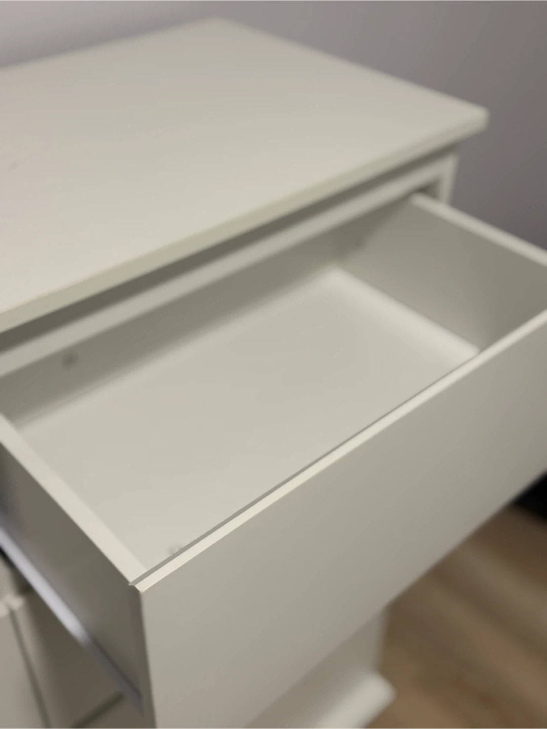 White 8-Drawer Dresser - photo 2