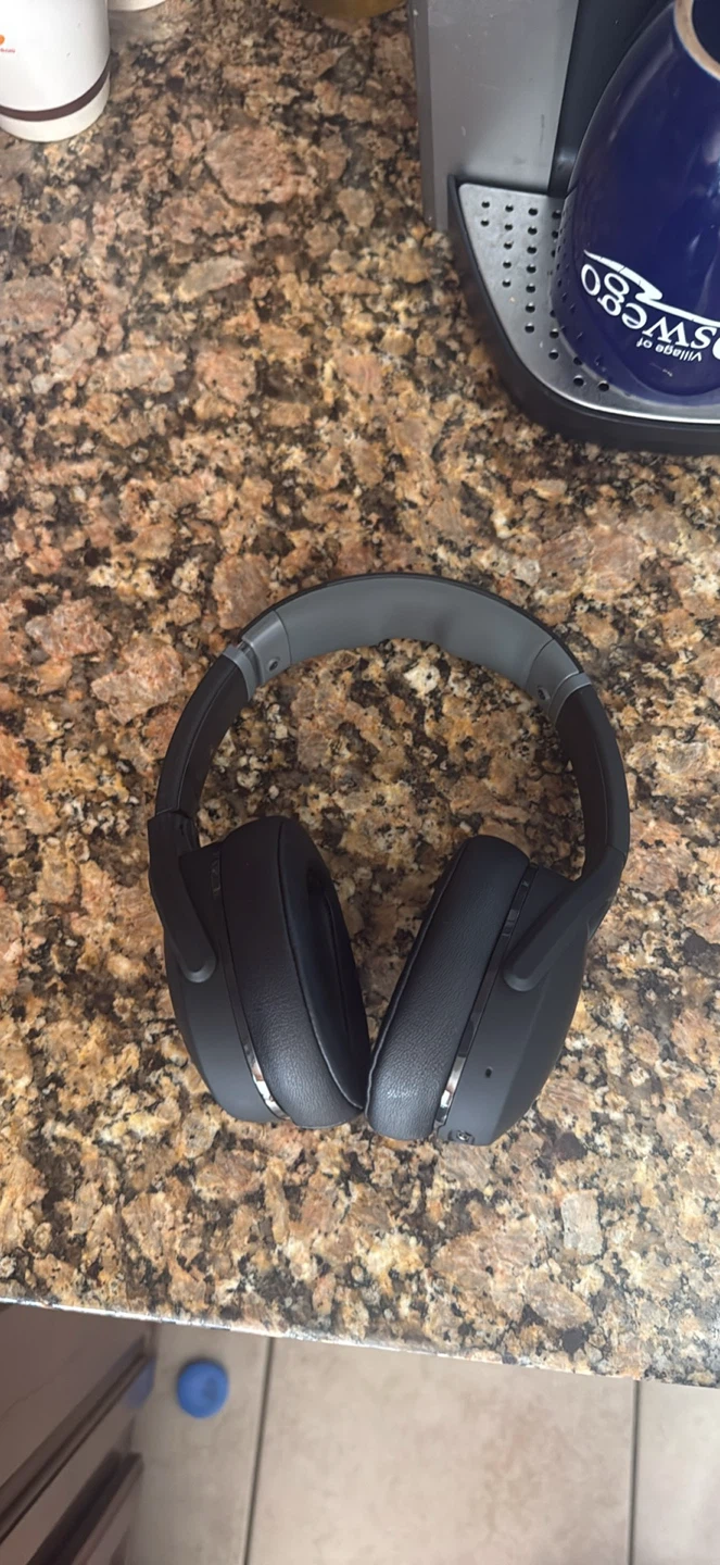 *MUST GO* Skullcandy crusher evos