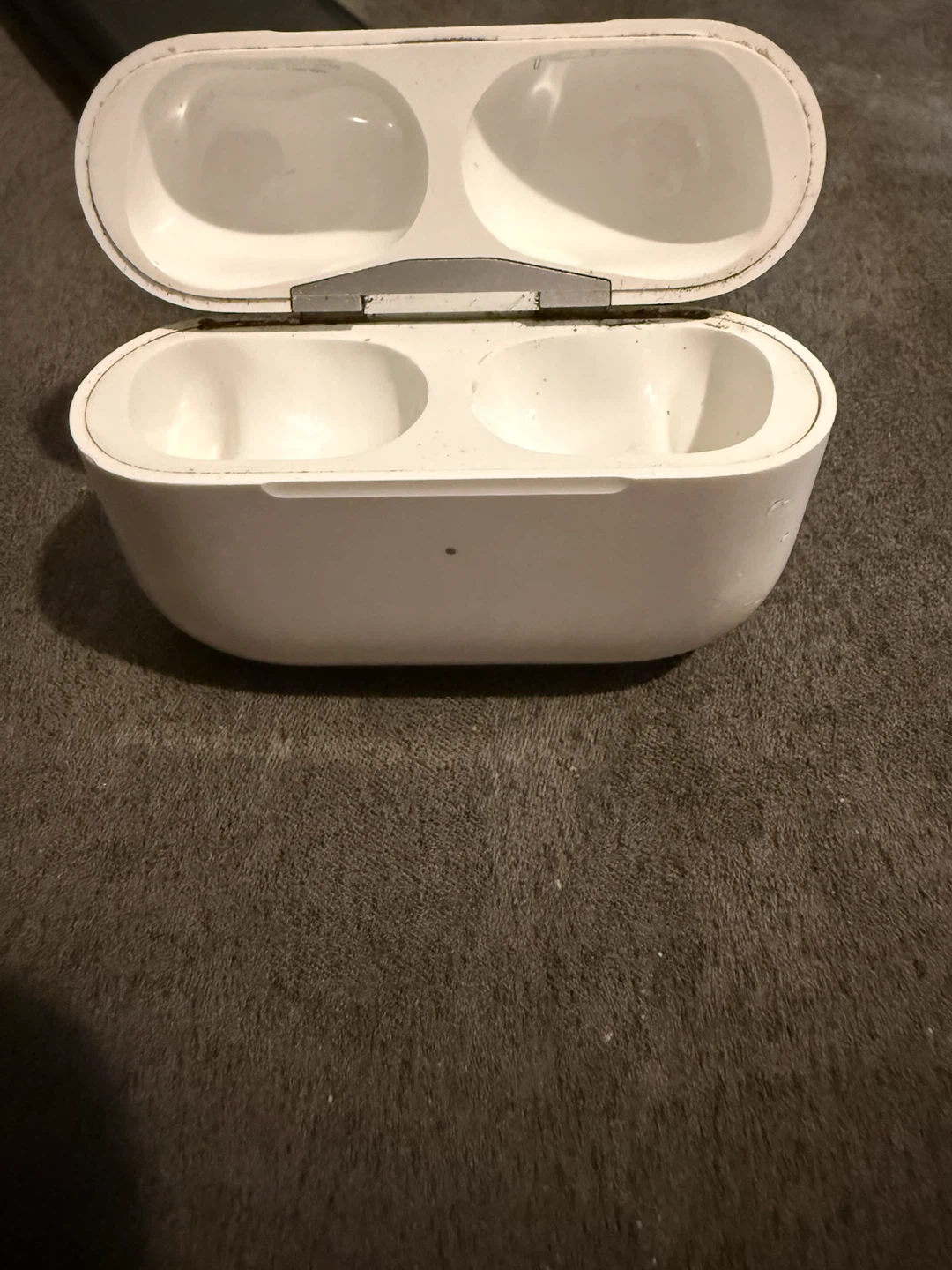 Apple AirPods Pro 2nd Gen Charging Case Only A2700 - photo 4