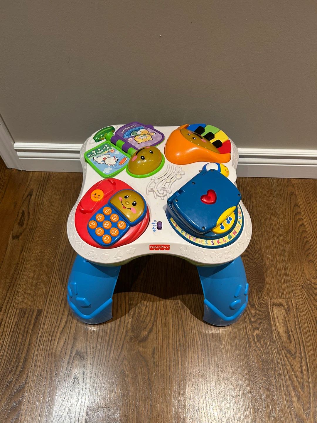 FISHER PRICE LEARNING TABLE (READ LISTING)