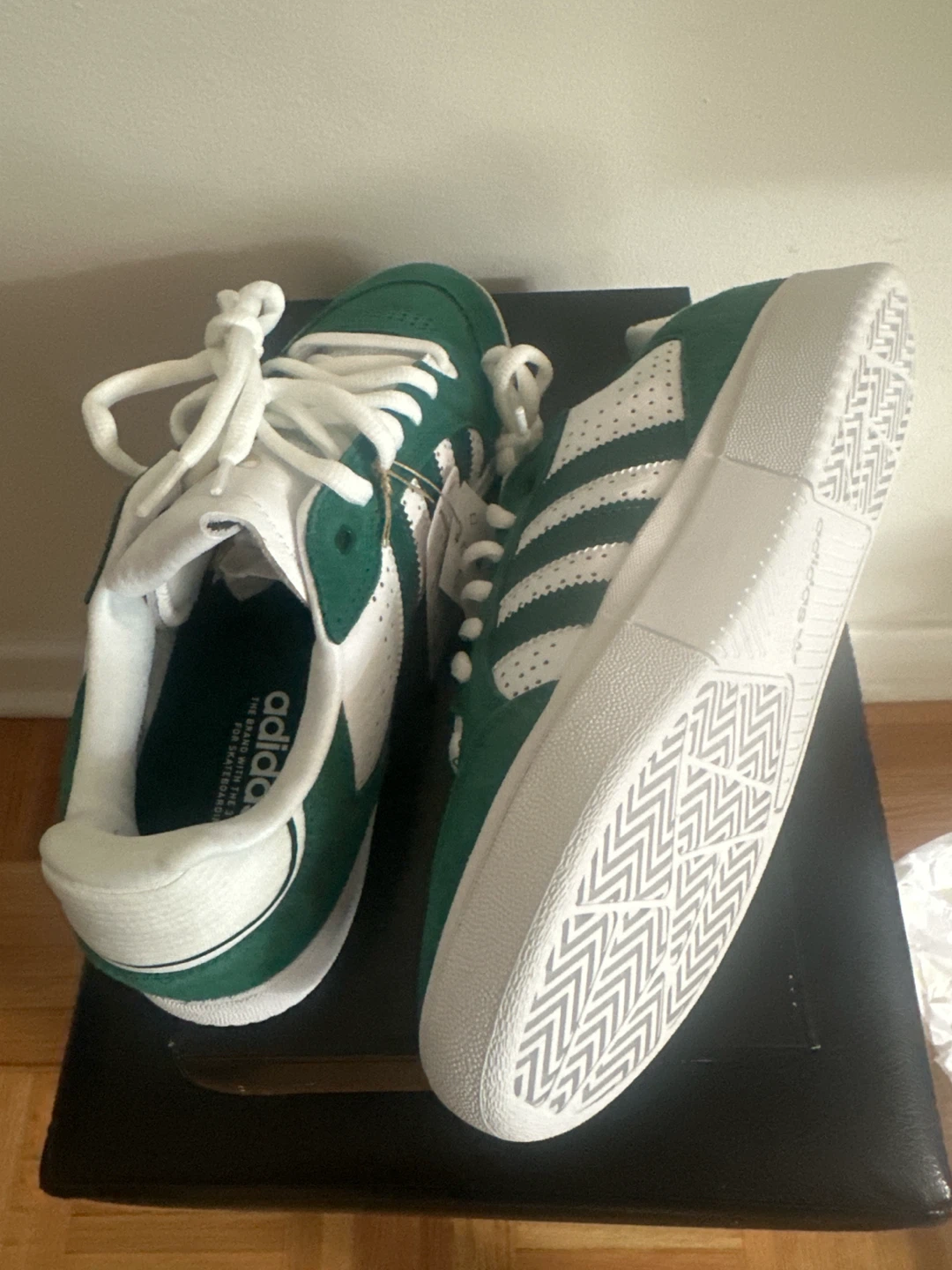 Adidas Tyshawn Low Shoes Green (US 10) - photo 3