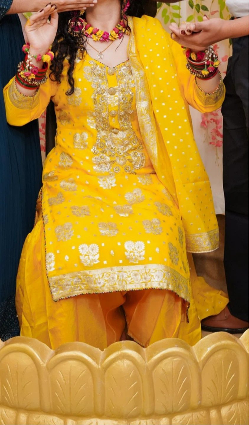 Yellow Traditional South Asian Salwar Kameez Suit - photo 3