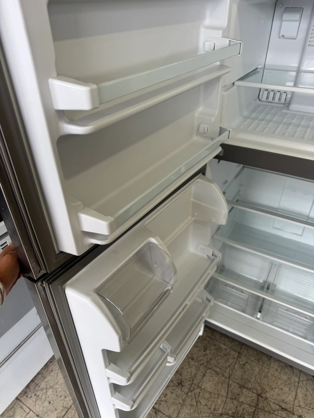 Whirlpool 30”Stainless Steel Refrigerator and stove - photo 4